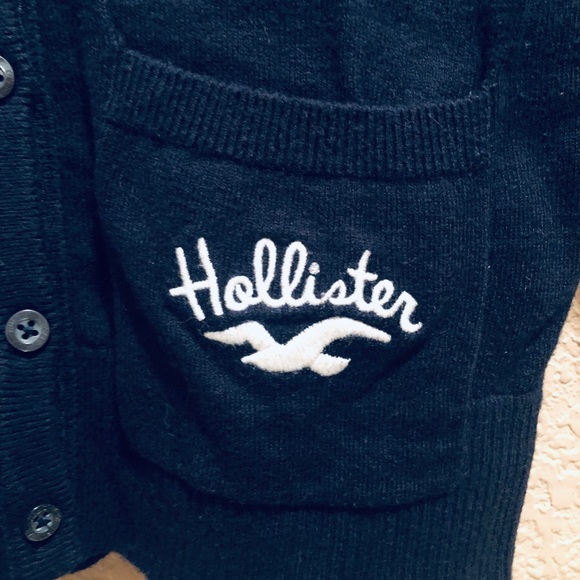 NWOT Vintage Hollister button down cardigan. Pockets in front. Hollister logo - Picture 12 of 12
